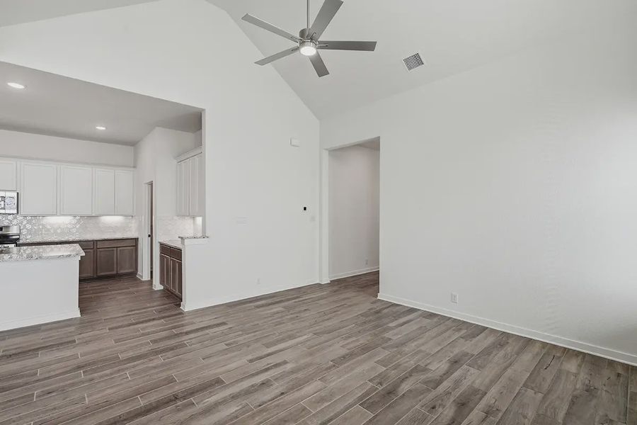Spacious, unfurnished interior of a new home in The Crossvine, Schertz (Image 13). Spacious, unfurnished interior of a new home in The Crossvine, Schertz (Image 13).