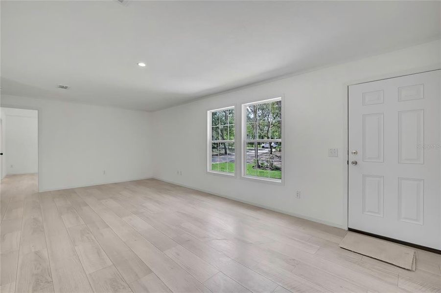 Spacious, unfurnished interior of a new home in , Homosassa (Image 36).