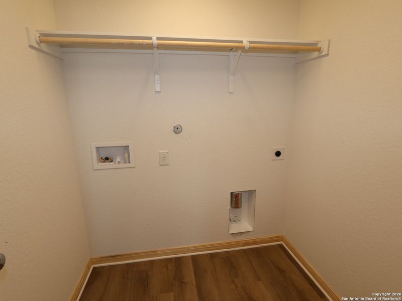 Spacious, unfurnished interior of a new home in Park Place, New Braunfels (Image 17).