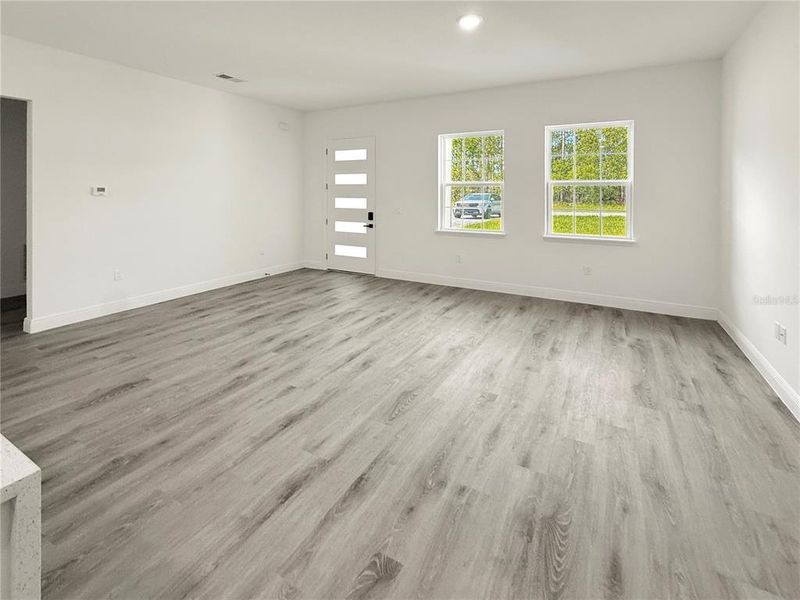 Spacious, unfurnished interior of a new home in , Ocala (Image 25).