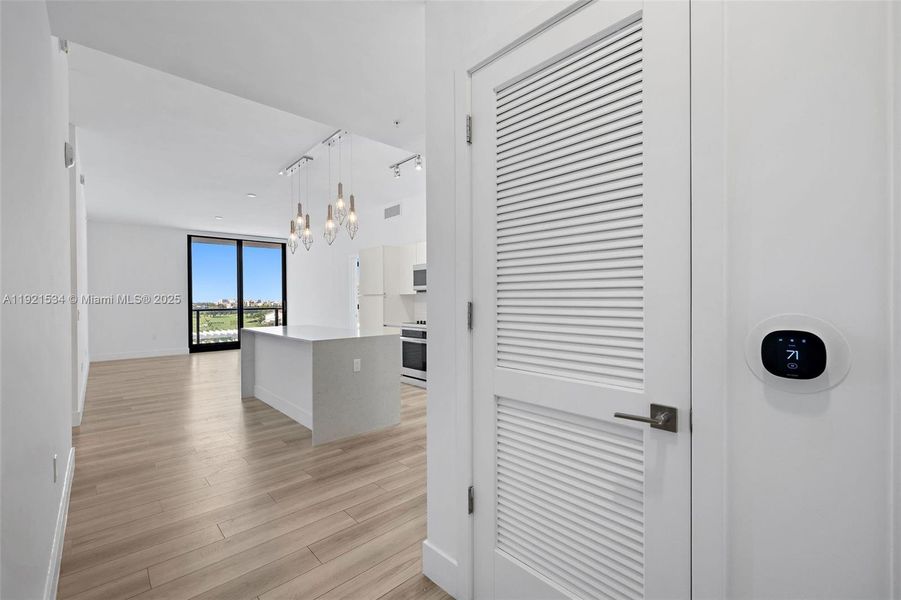 Spacious, unfurnished interior of a new home in , Hallandale Beach (Image 13).