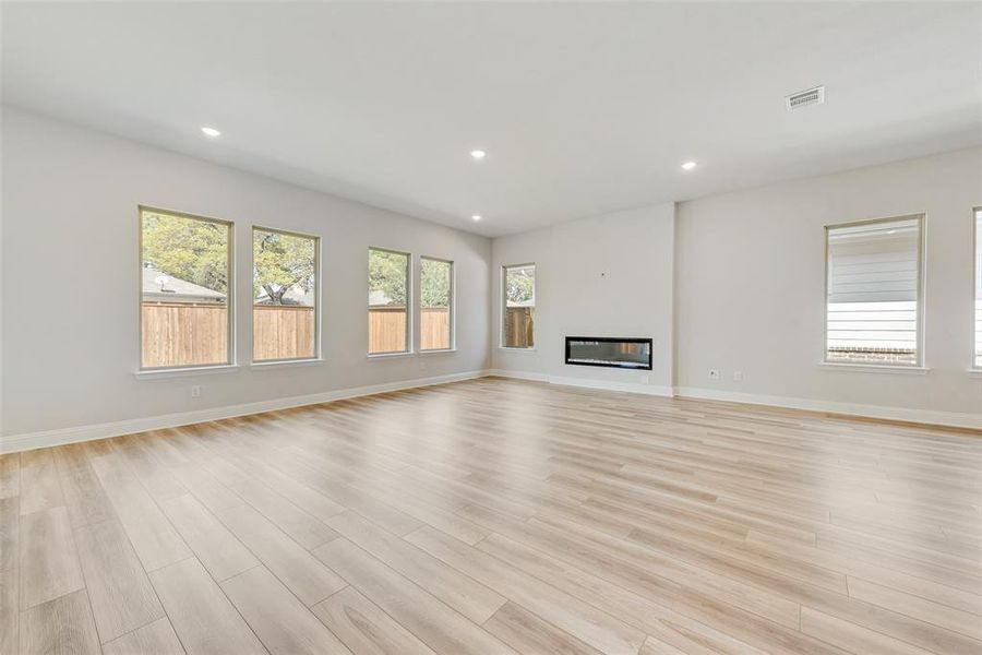 Spacious, unfurnished interior of a new home in Bayside, Rowlett (Image 23).