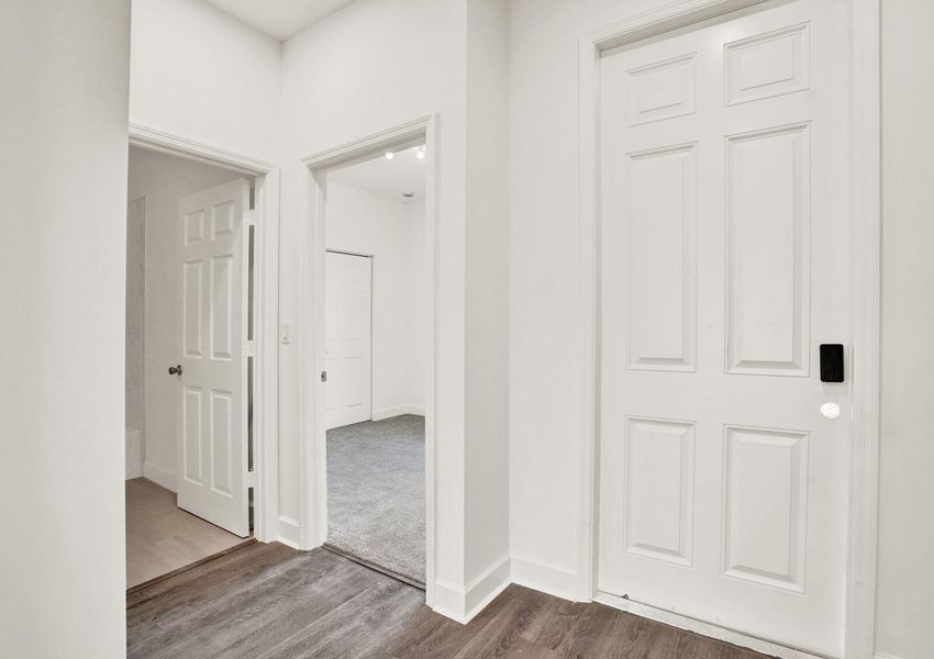 Spacious, unfurnished interior of a new home in , Lantana (Image 25).