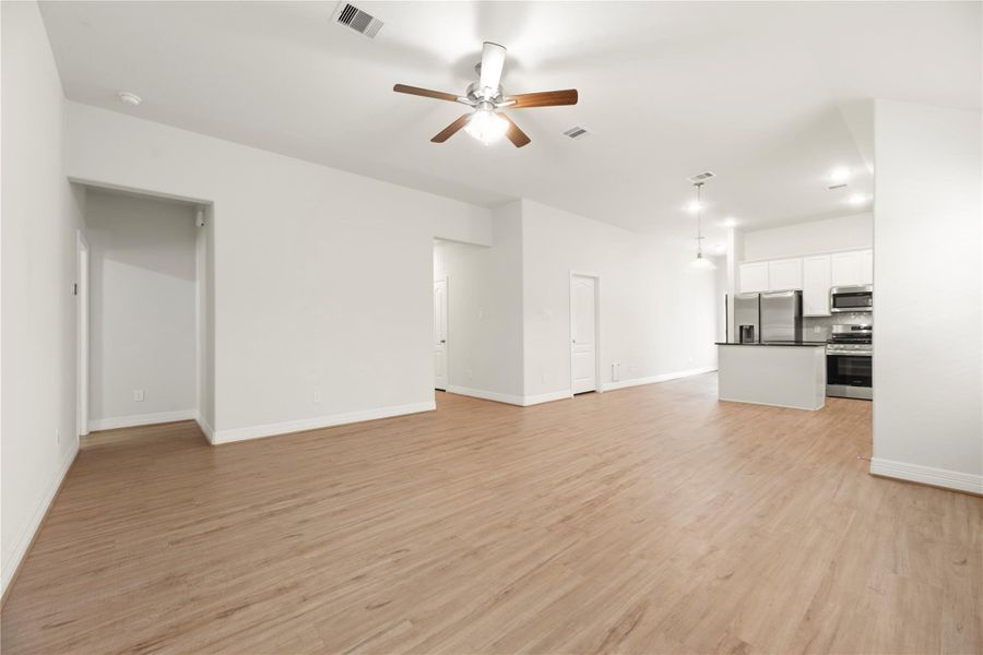 Spacious, unfurnished interior of a new home in , Fulshear (Image 13).