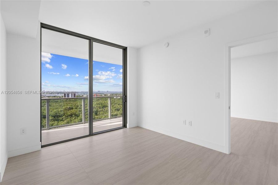 Spacious, unfurnished interior of a new home in One Park Tower, Miami (Image 25).