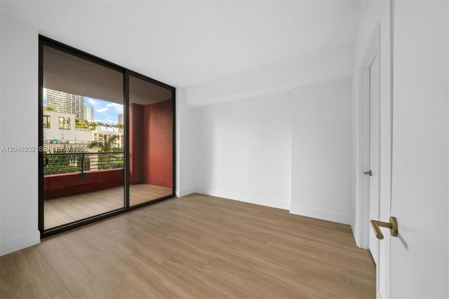 Spacious, unfurnished interior of a new home in , Miami (Image 25).