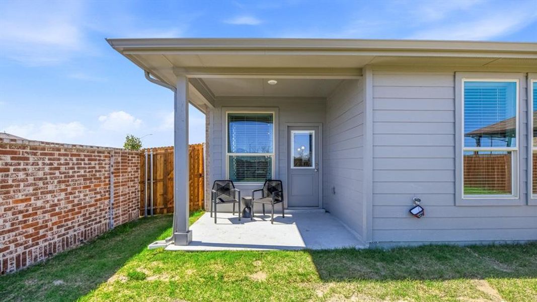 Exterior details and patio area of a home in Trails of Elizabeth Creek, Fort Worth (Image 3).