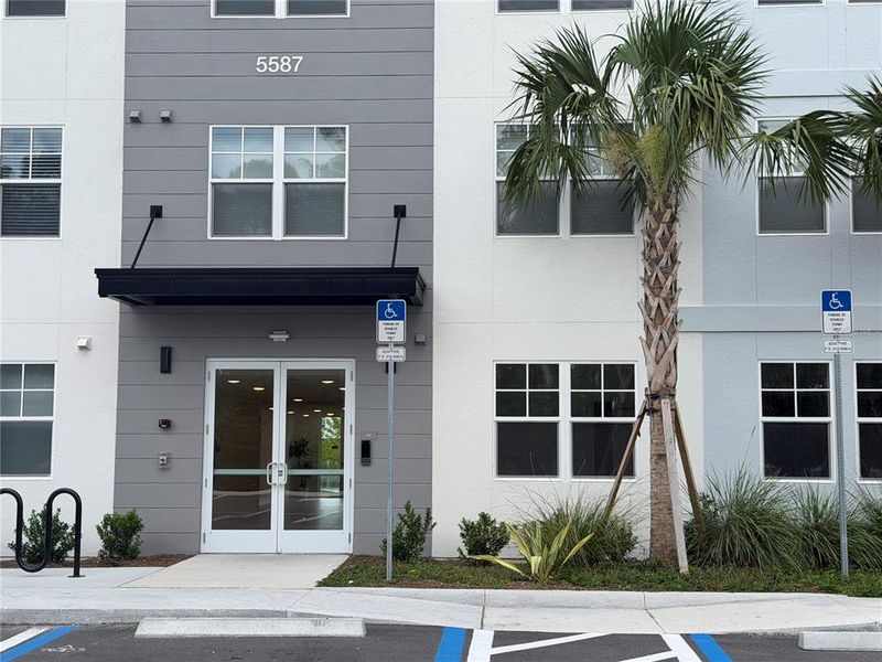 Exterior details and patio area of a home in , Orlando (Image 1). Exterior details and patio area of a home in , Orlando (Image 1).