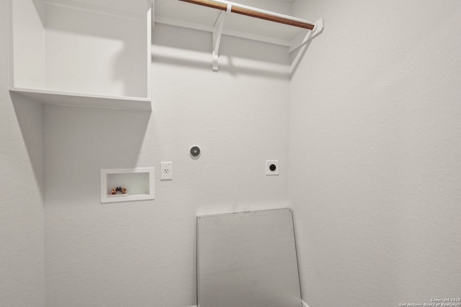 Spacious, unfurnished interior of a new home in Abbott Place, St. Hedwig (Image 26).