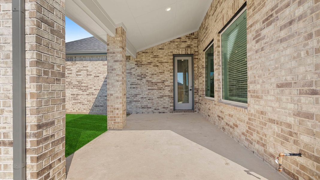 Representative exterior details of a home built from the Chloe by D.R. Horton in Alexander 55' Homesites, Pearland (Image 3).