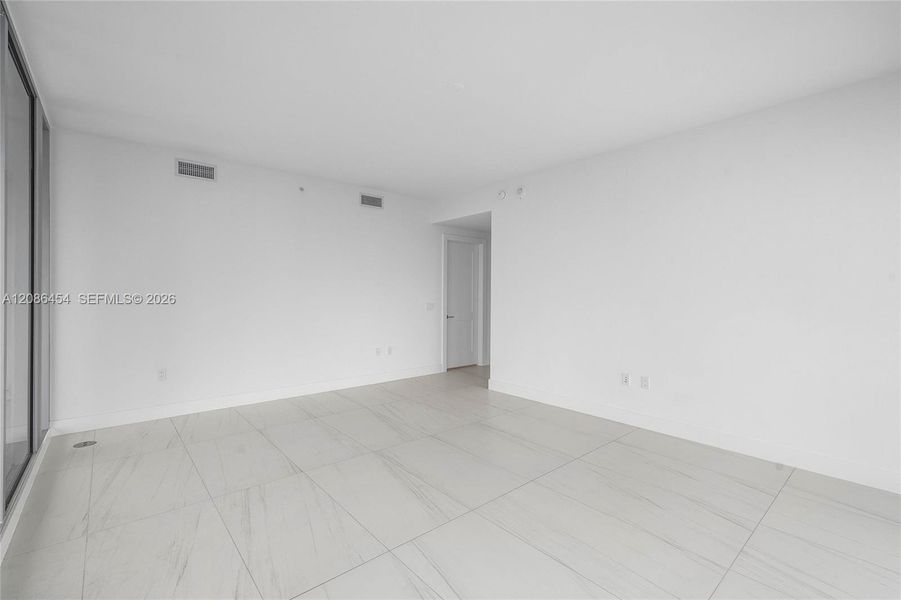Spacious, unfurnished interior of a new home in , Fort Lauderdale (Image 21).