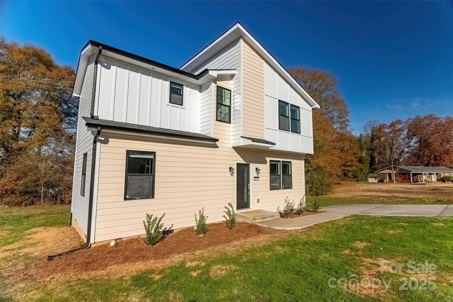 Exterior details and patio area of a home in , Shelby (Image 4).