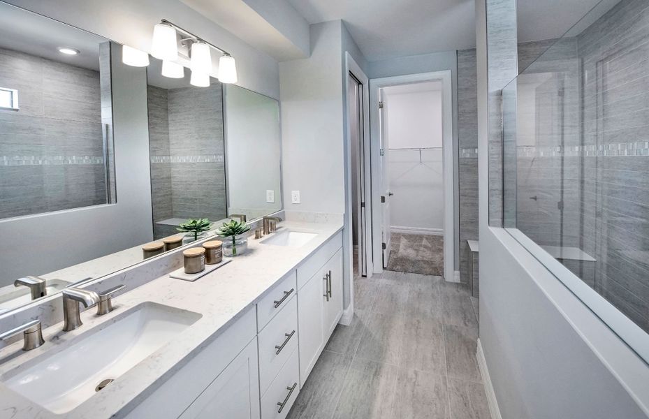 Owner's bath with dual sink vanity