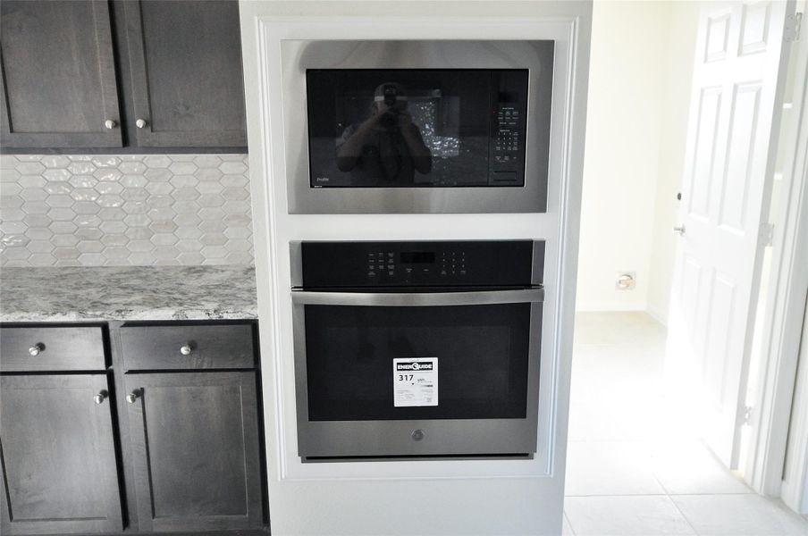 Close-up of interior finishes inside a home in , League City (Image 9).