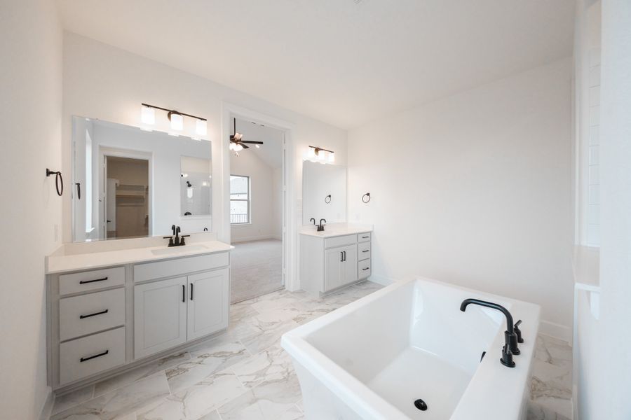 Furnished interior view inside a new home in Heath Golf and Yacht Club, Heath (Image 7).