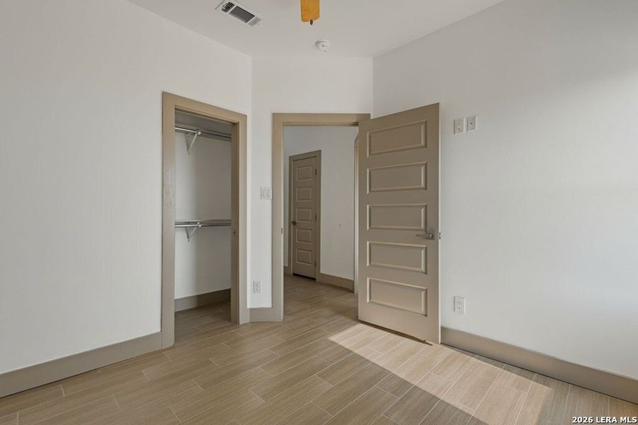 Spacious, unfurnished interior of a new home in , Eagle Pass (Image 19).