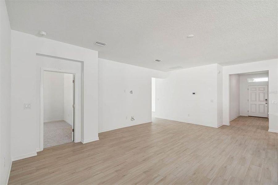 Spacious, unfurnished interior of a new home in Cascades at Southern Hills, Brooksville (Image 39).