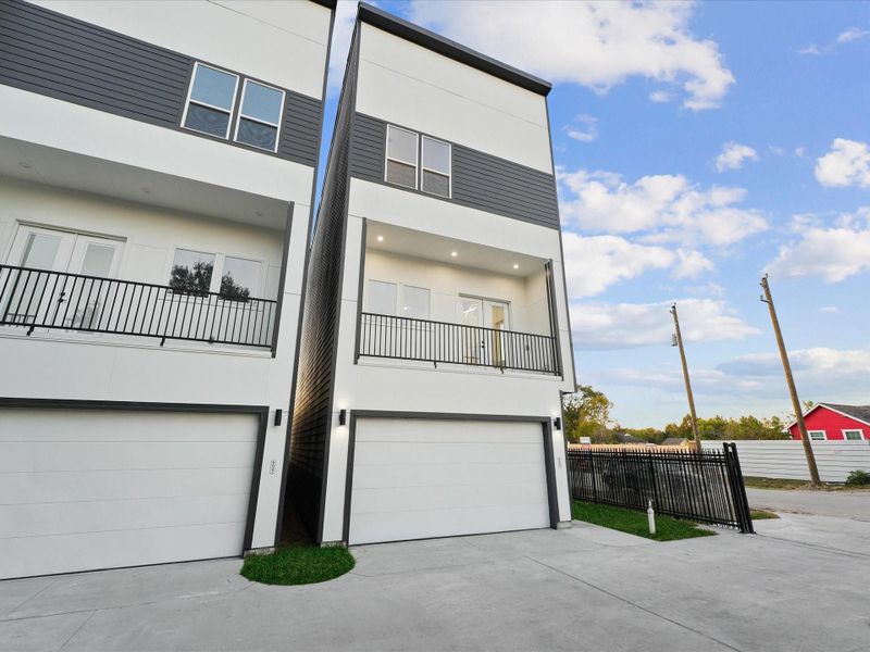 Front exterior of a new home in , Houston, TX, highlighting curb appeal (Image 22). Front exterior of a new home in , Houston, TX, highlighting curb appeal (Image 22).