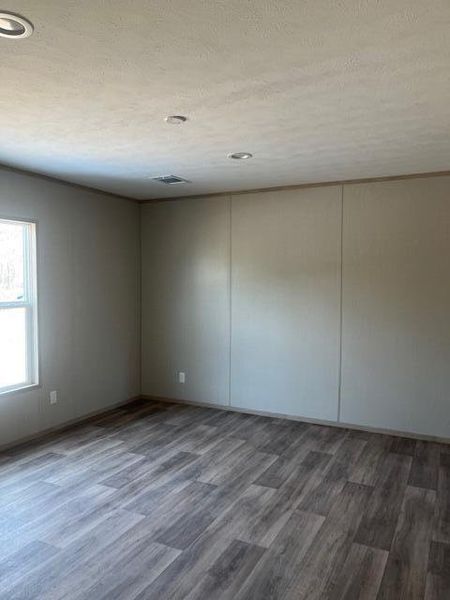 Spacious, unfurnished interior of a new home in , Manning (Image 8).