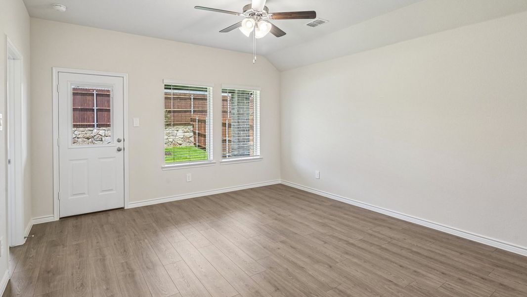 Spacious, unfurnished interior of a new home in Silverado, Aubrey (Image 5).