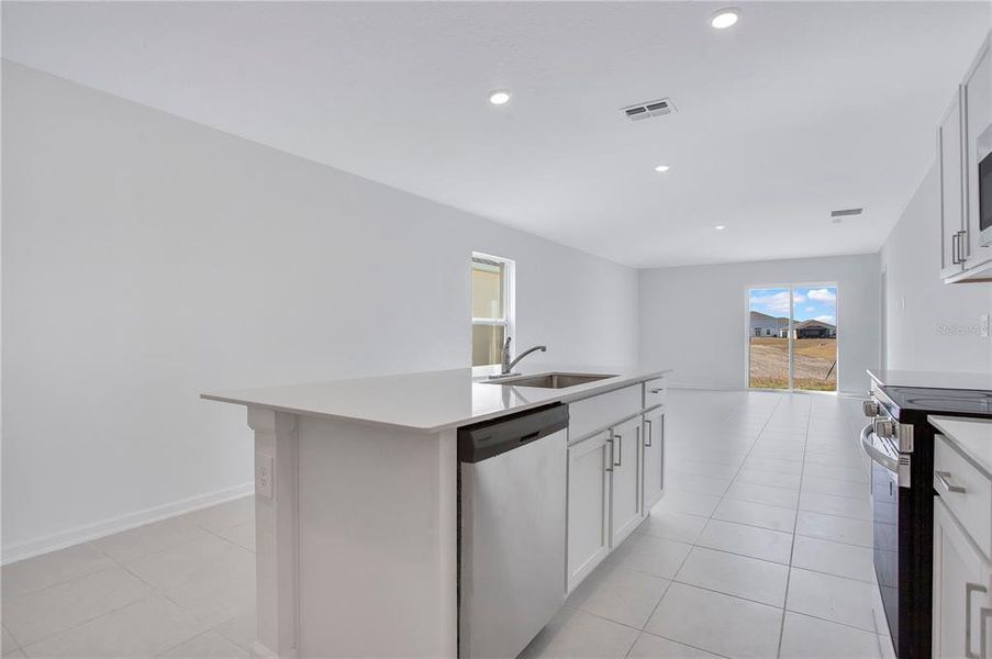 Furnished interior view inside a new home in Peace Creek Reserve, Winter Haven (Image 9).
