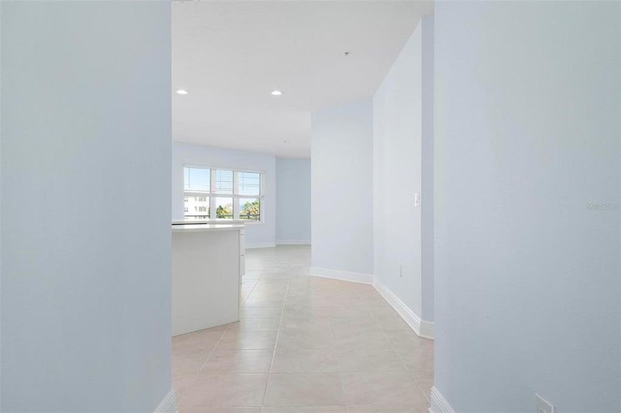 Spacious, unfurnished interior of a new home in , Bradenton (Image 21).