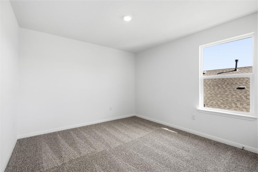 Spacious, unfurnished interior of a new home in Rosenbusch Ranch, Leander (Image 7).