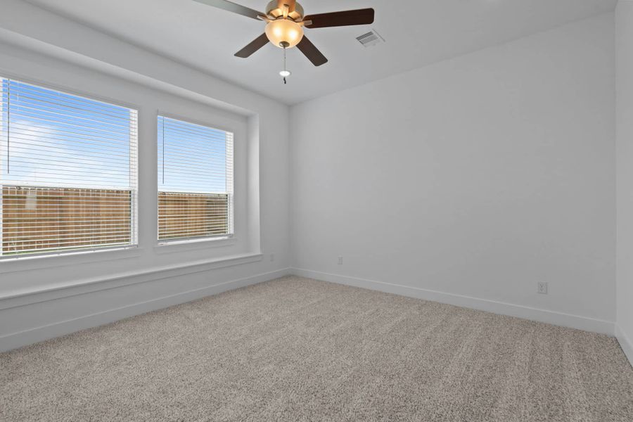 Spacious, unfurnished interior of a new home in Wood Leaf Reserve, Tomball (Image 16).