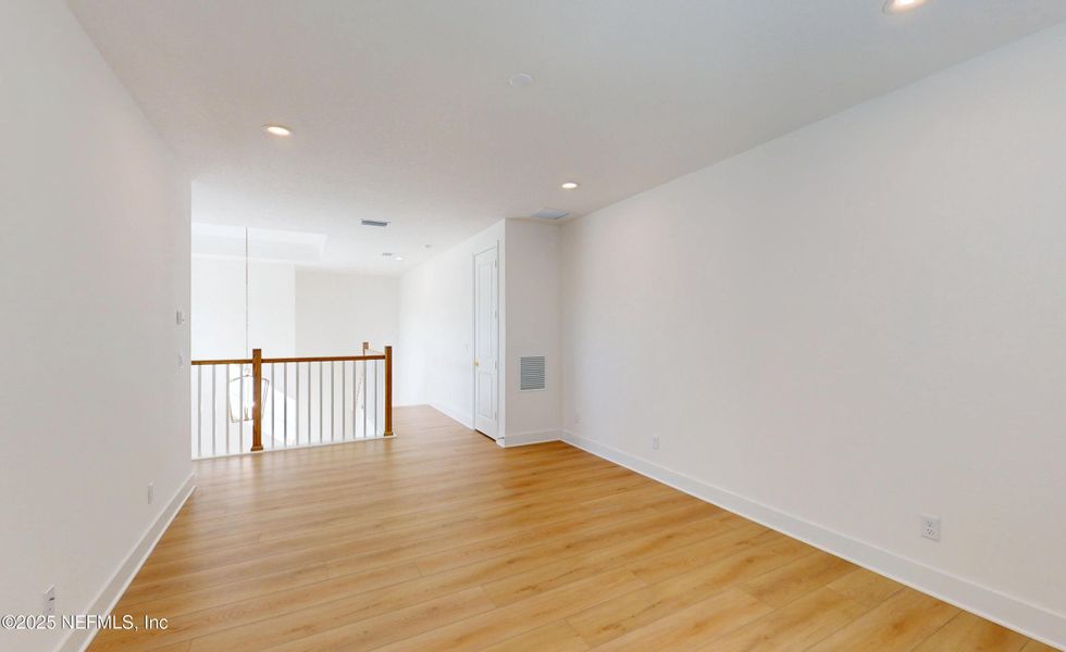 Spacious, unfurnished interior of a new home in Seven Pines, Jacksonville (Image 15).