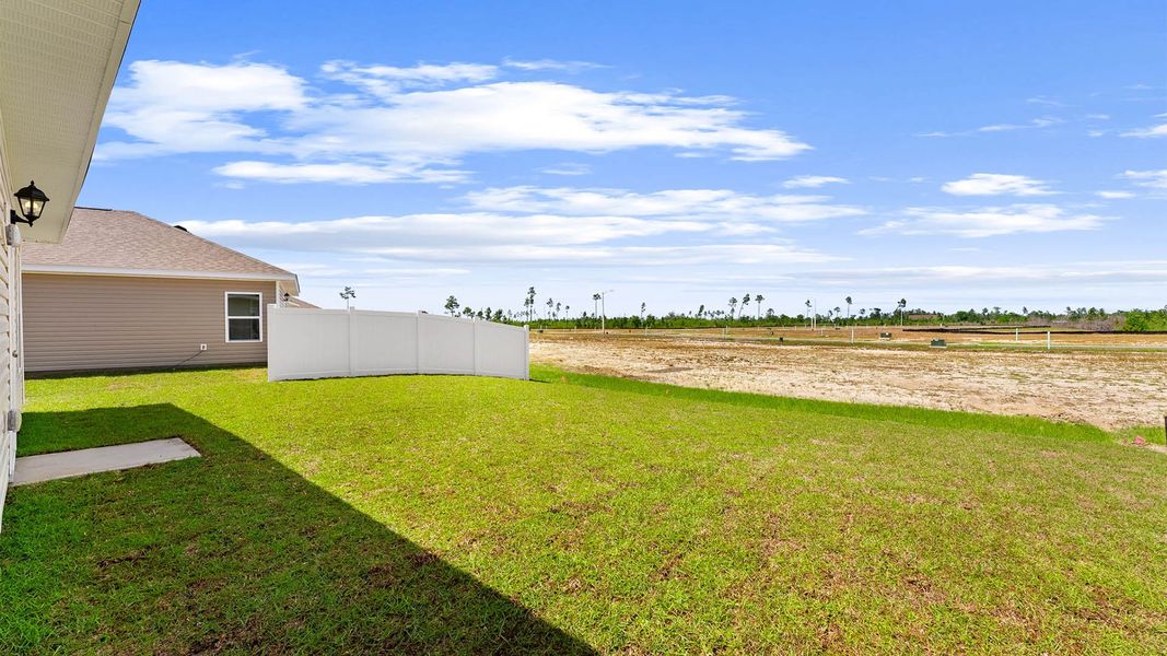 Exterior details and patio area of a home in Liberty, Panama City (Image 4).