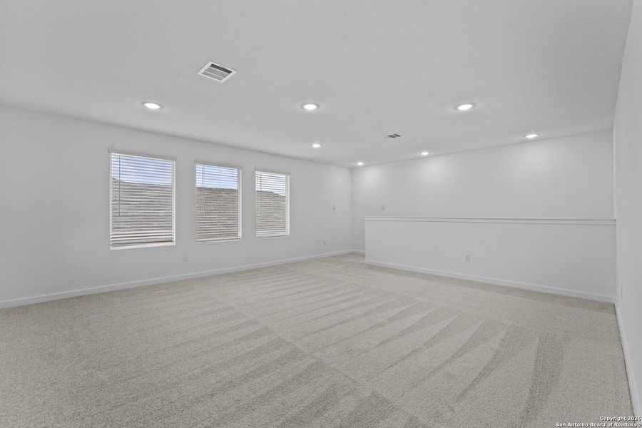 Spacious, unfurnished interior of a new home in Voss Farms, New Braunfels (Image 14).