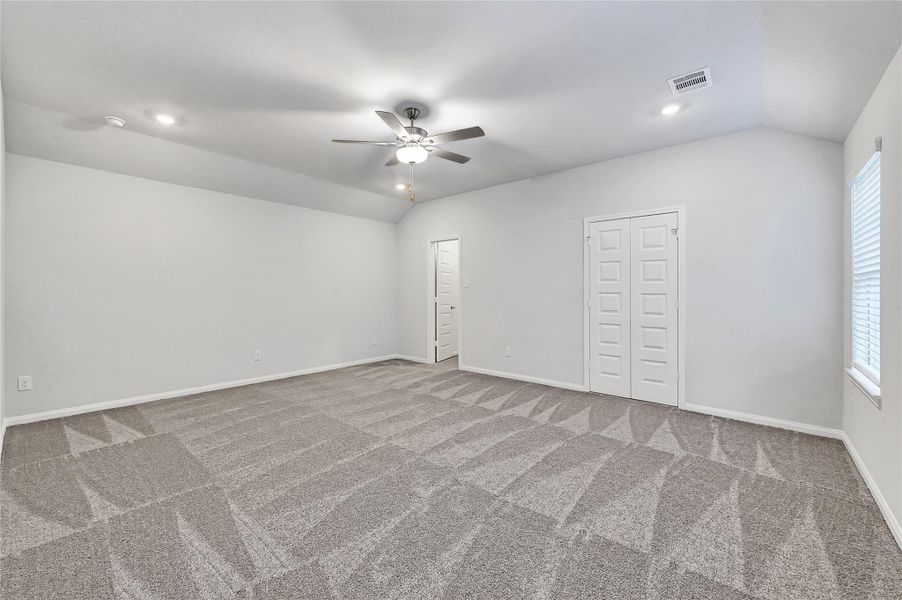 Spacious, unfurnished interior of a new home in Aldine Pines, Houston (Image 17).
