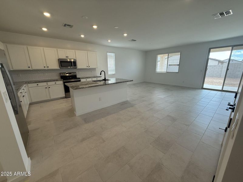 137 Side Kitchen 137 Side Kitchen