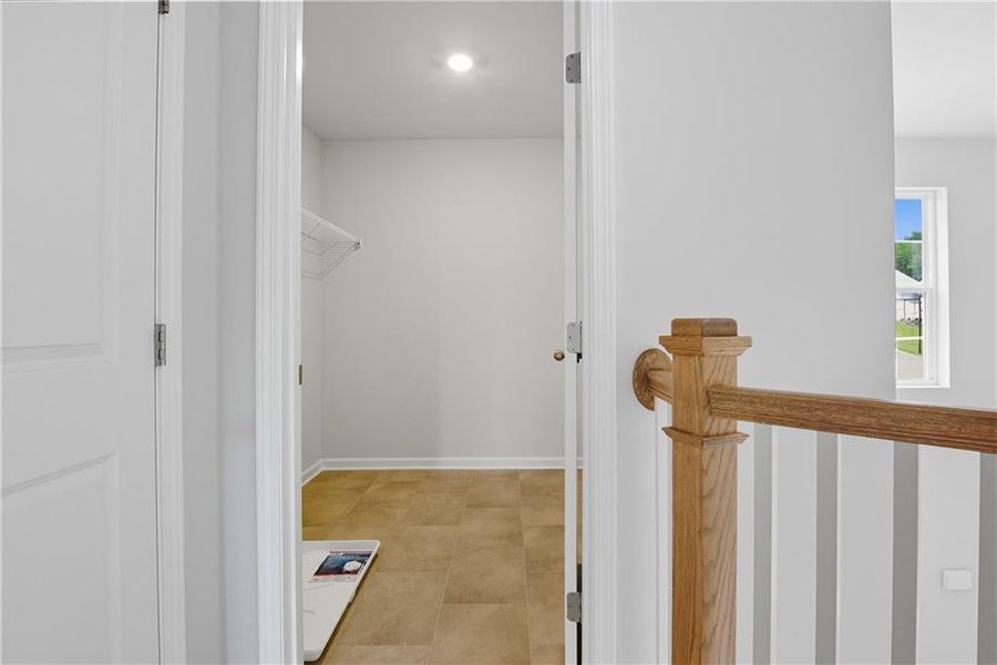 Spacious, unfurnished interior of a new home in Creekside Landing, Dallas (Image 21).