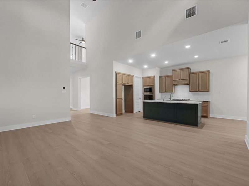 Spacious, unfurnished interior of a new home in Oakhill Reserve, Tomball (Image 14).
