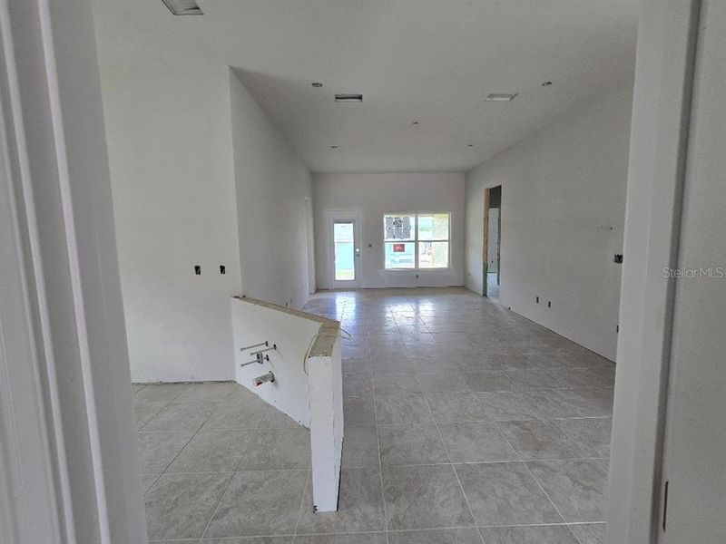 Spacious, unfurnished interior of a new home in Twisted Oaks, Beverly Hills (Image 26).