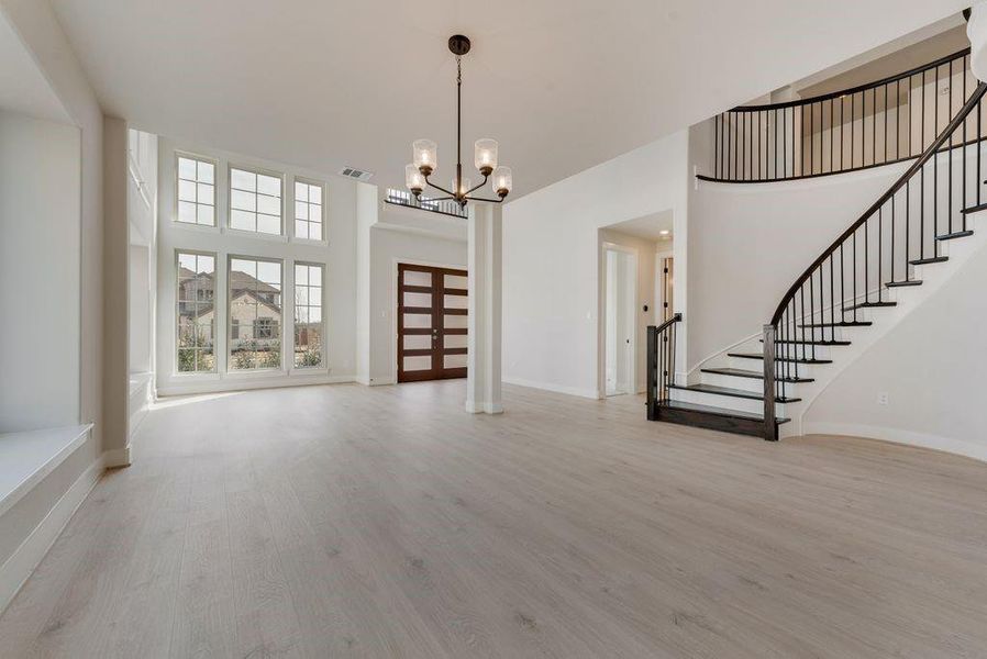 Spacious, unfurnished interior of a new home in Somerset Park, Rockwall (Image 22).