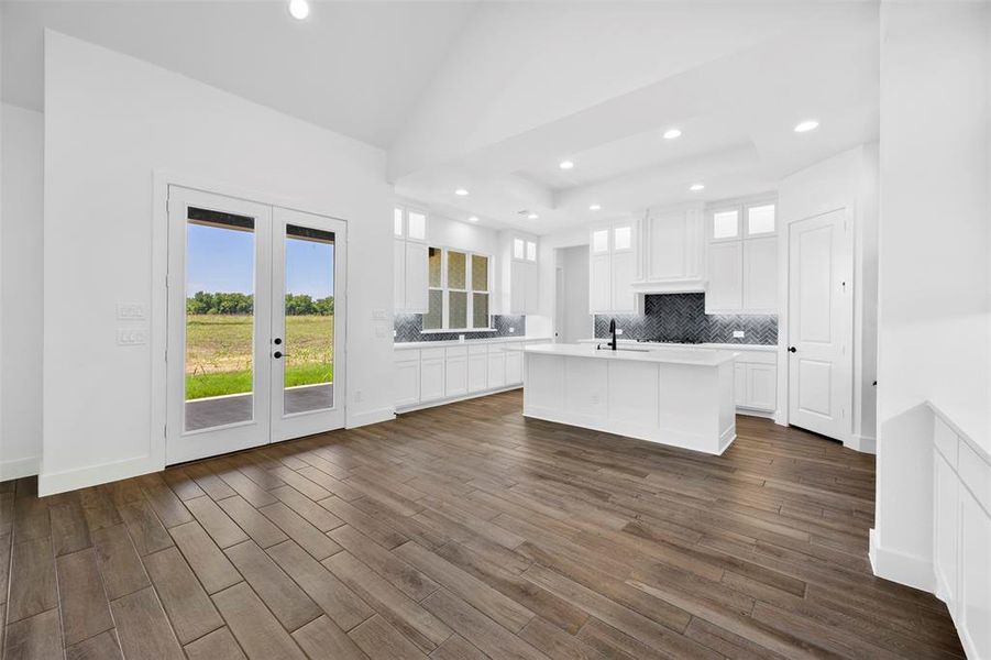 Spacious, unfurnished interior of a new home in , Waxahachie (Image 33).