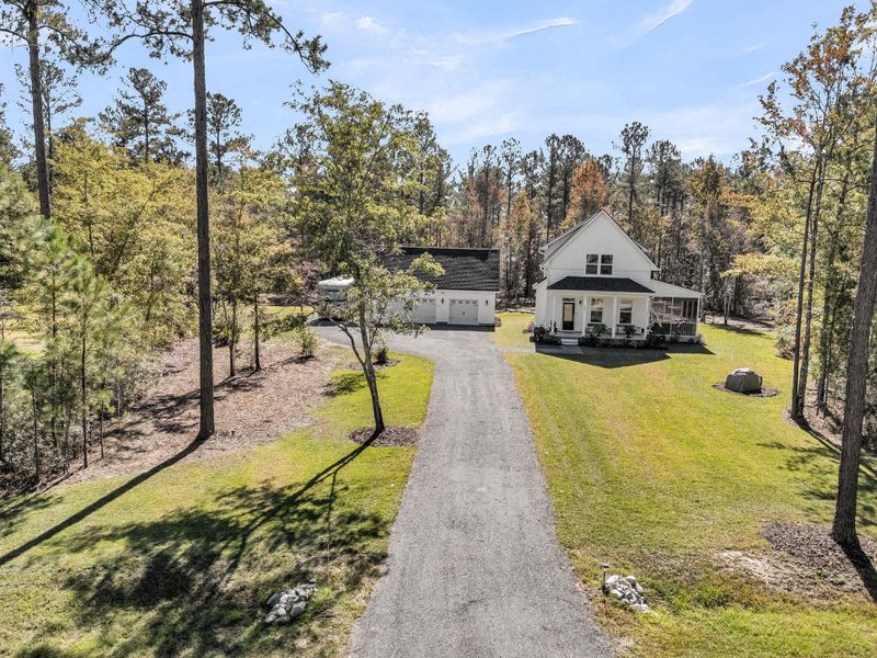 Community amenities in , Huger (Image 41).