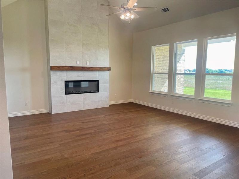 Spacious, unfurnished interior of a new home in The Ranch at Stone Hill, Waxahachie (Image 12).