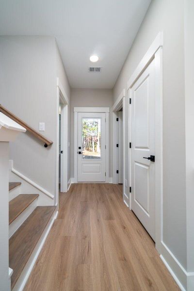 Spacious, unfurnished interior of a new home in , Summerville (Image 16).