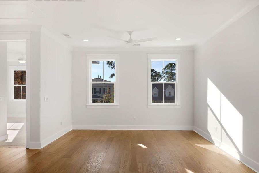 Spacious, unfurnished interior of a new home in Kings River Preserve, Hollywood (Image 31).