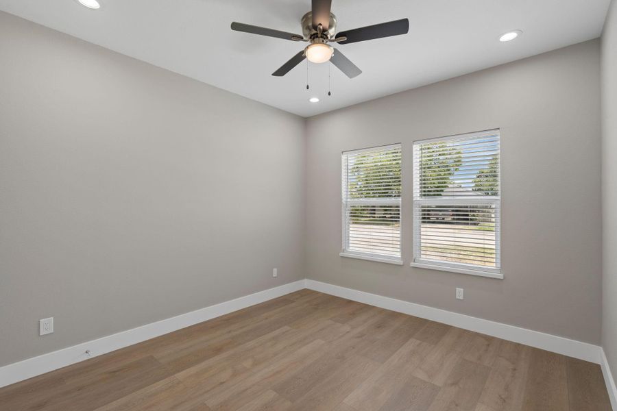 Spacious, unfurnished interior of a new home in , Baytown (Image 18).