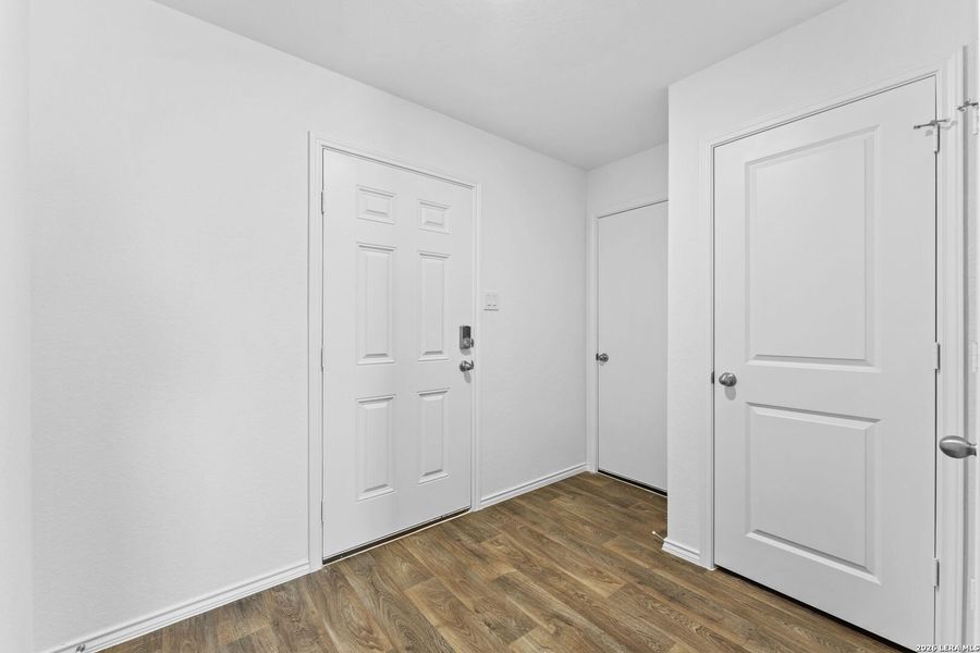 Spacious, unfurnished interior of a new home in Laurel Vistas, San Antonio (Image 21).