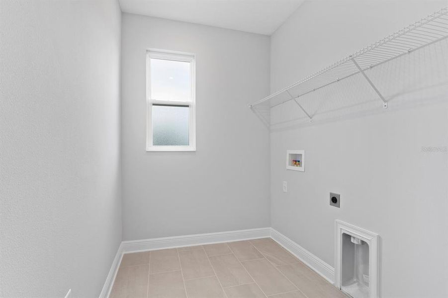Spacious, unfurnished interior of a new home in , Tampa (Image 30).