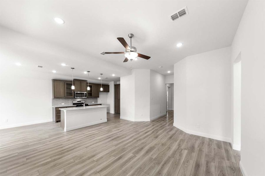 Representative unfurnished interior of a home built from the Prosper by Pacesetter Homes in Timberbrook, Justin (Image 18).