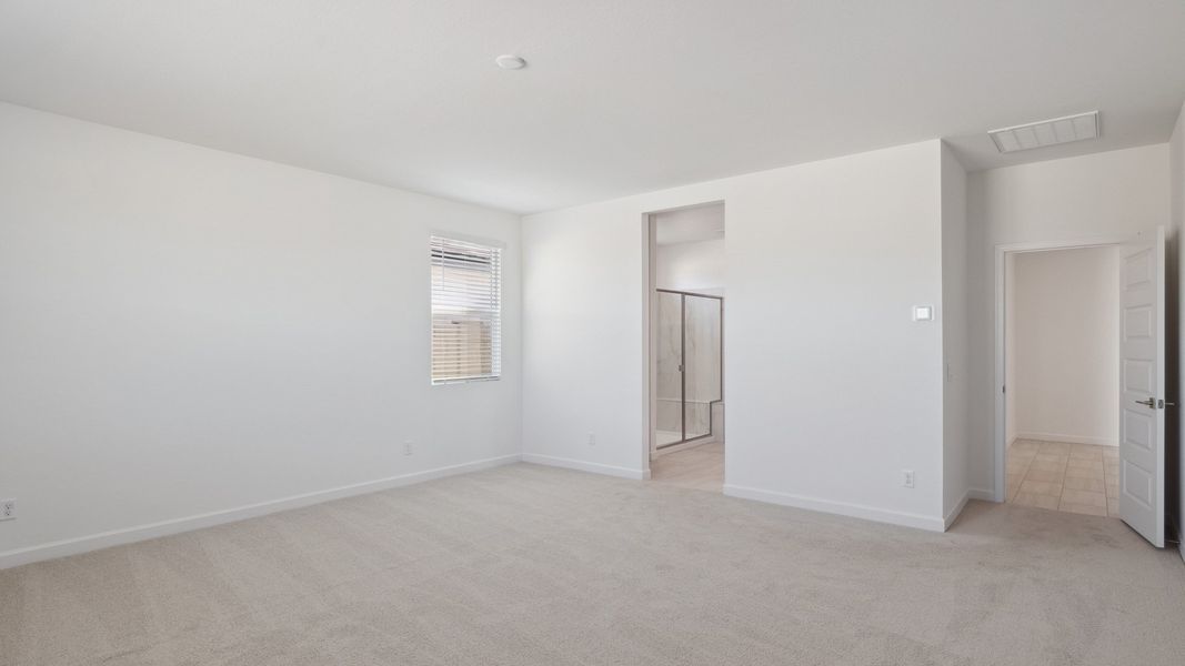 Representative unfurnished interior of a home built from the Cobalt by D.R. Horton in Zanjero Pass, Glendale (Image 30).