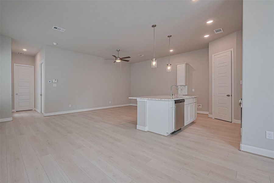 Spacious, unfurnished interior of a new home in Regents Court, Houston (Image 31).
