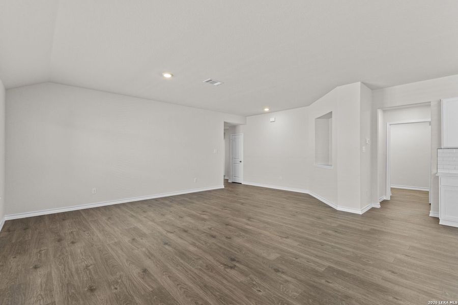 Spacious, unfurnished interior of a new home in Langdon, San Antonio (Image 17).
