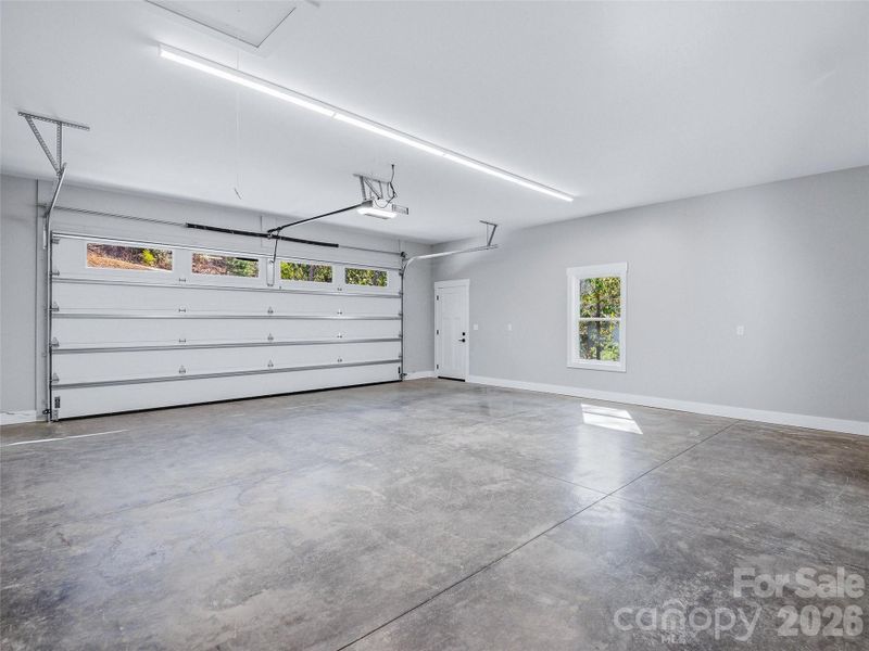 Spacious, unfurnished interior of a new home in , Hendersonville (Image 29).